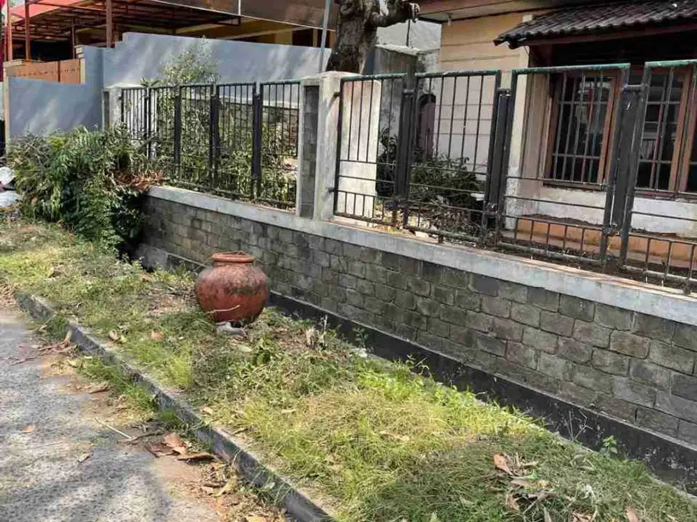 Rumah Tanah Luas 1M di Jatiwaringin Asri Lokasi Strategis