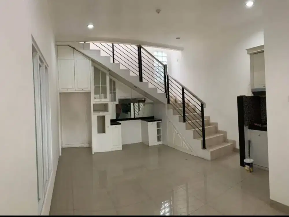 Y. DIJUAL RUMAH 2 LANTAI  LOKASI PERMATA ELOK ARCAMANIK BANDUNG