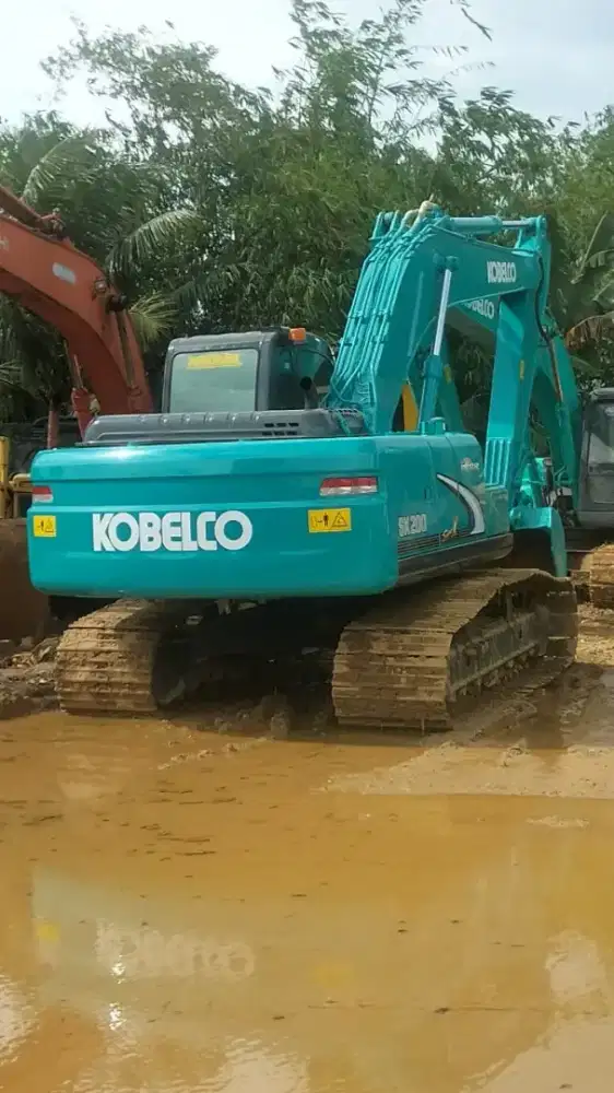 Exavator Kobelco SK200-8 tahun 2012