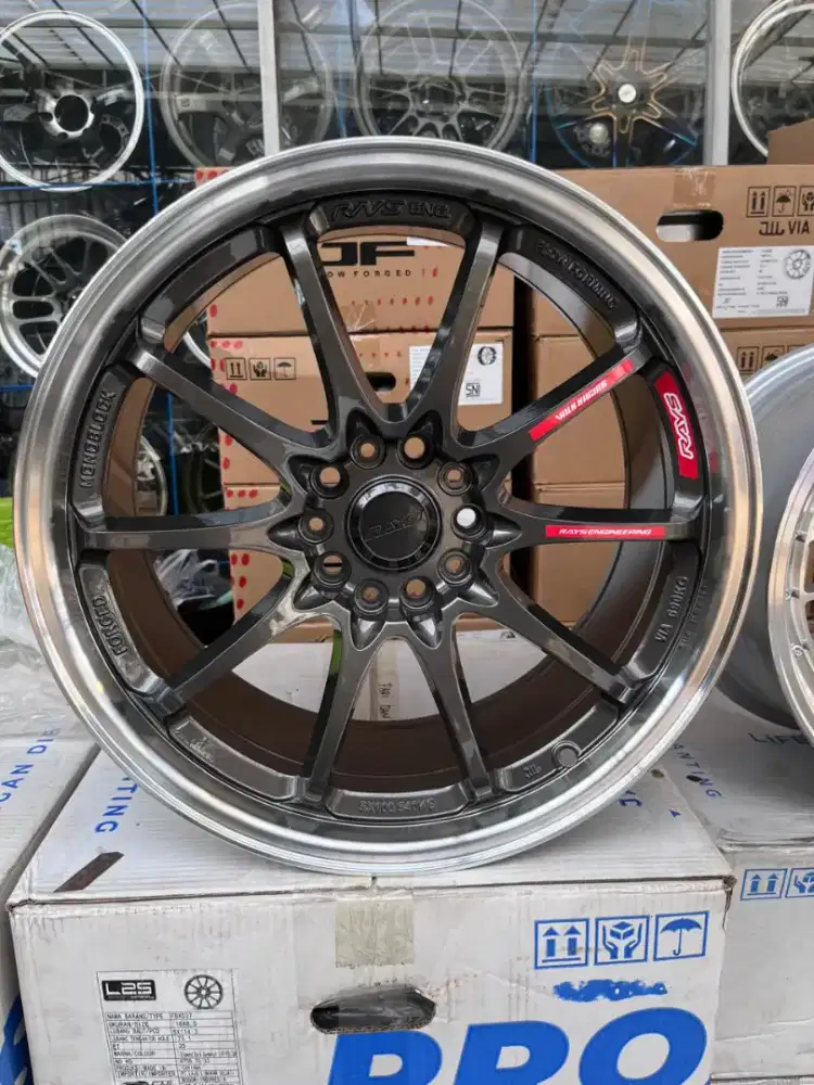 Rays ce28 ring 18x8,5 pcd 5x114,3 ET 35 innova camry