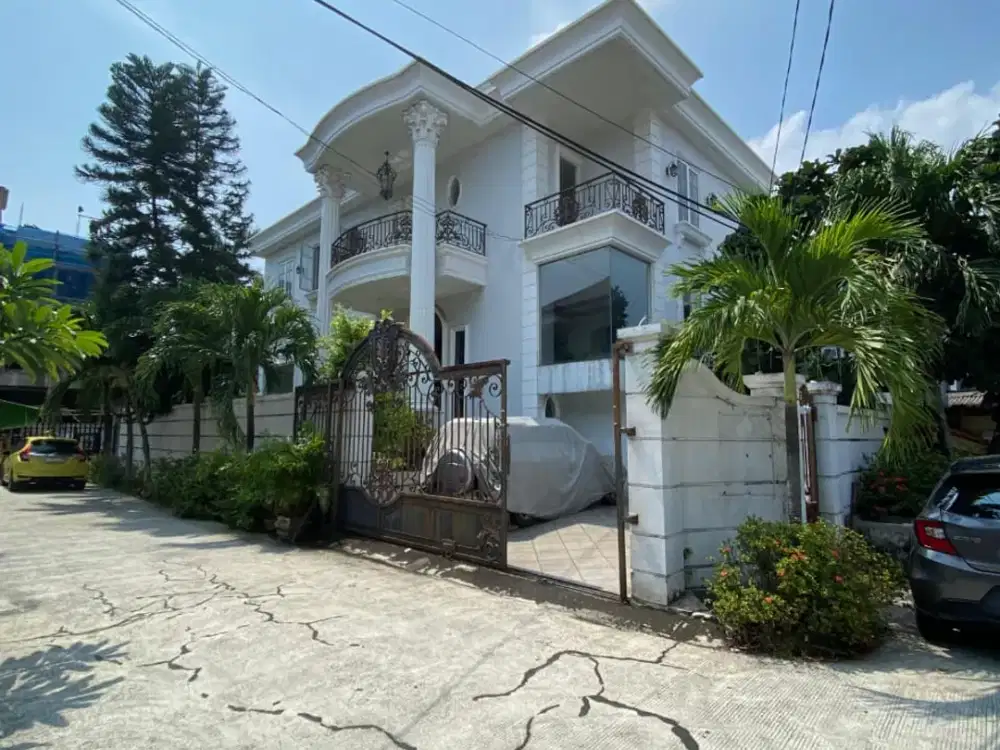 RUMAH MEWAH HOOK DALAM KOMPLEK STRATEGIS di KELAPA GADING JAKARTA UTARA