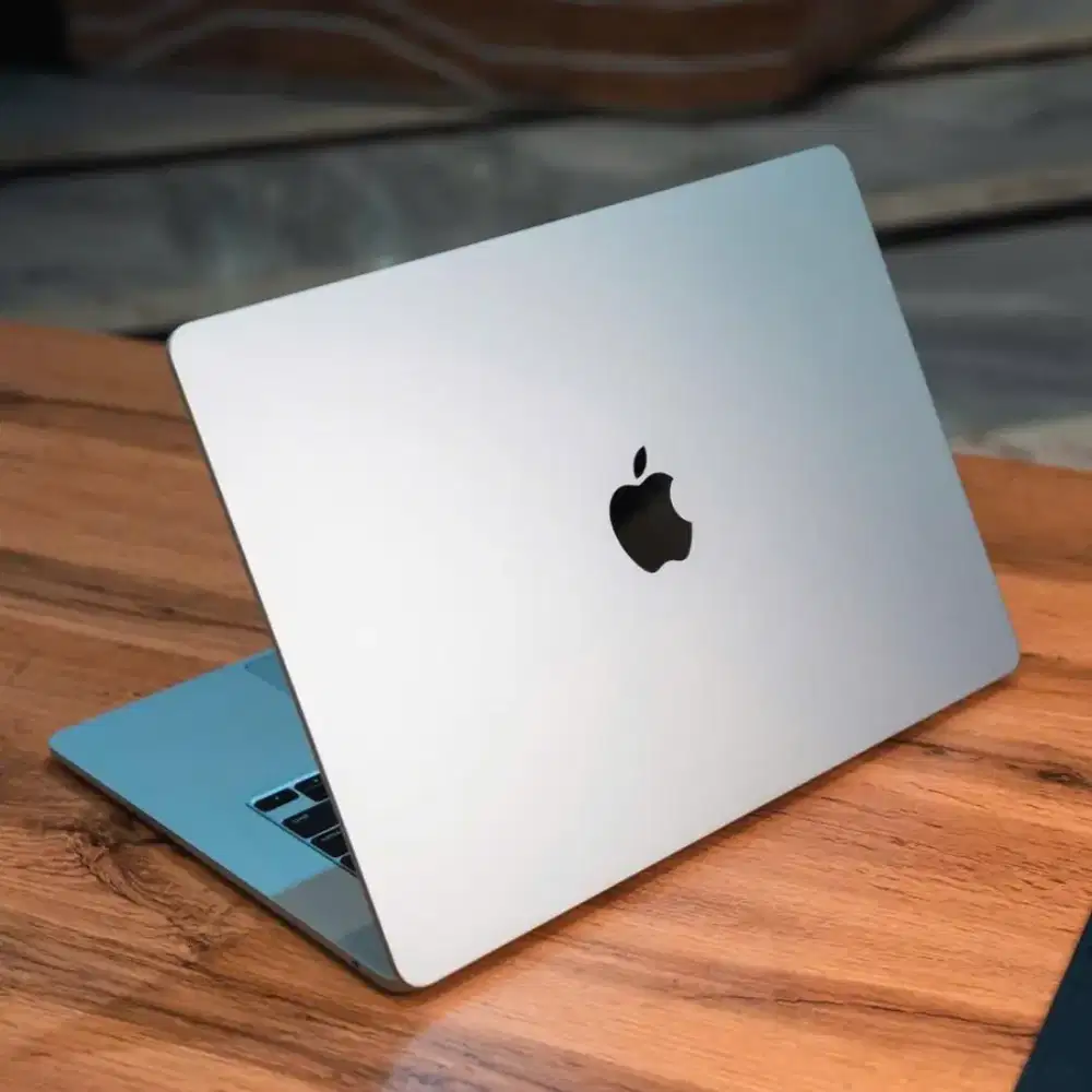 Macbook Air M5 13inc 16/512 Starlight Ready unit langka promo