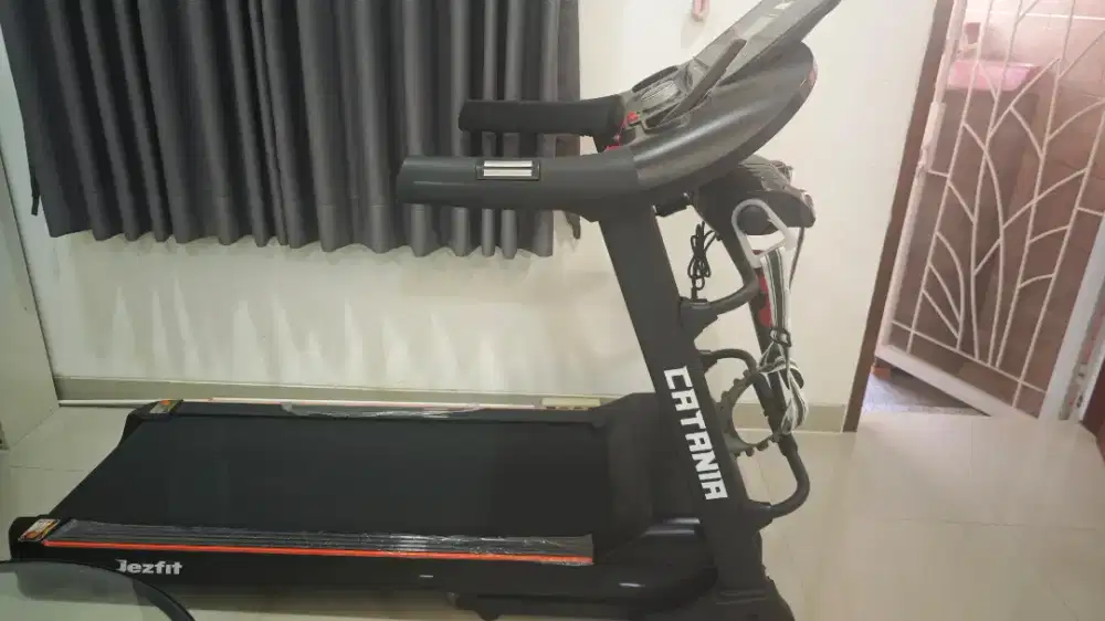 Alat Fitnes Treadmill Elektrik Jezfit Catania