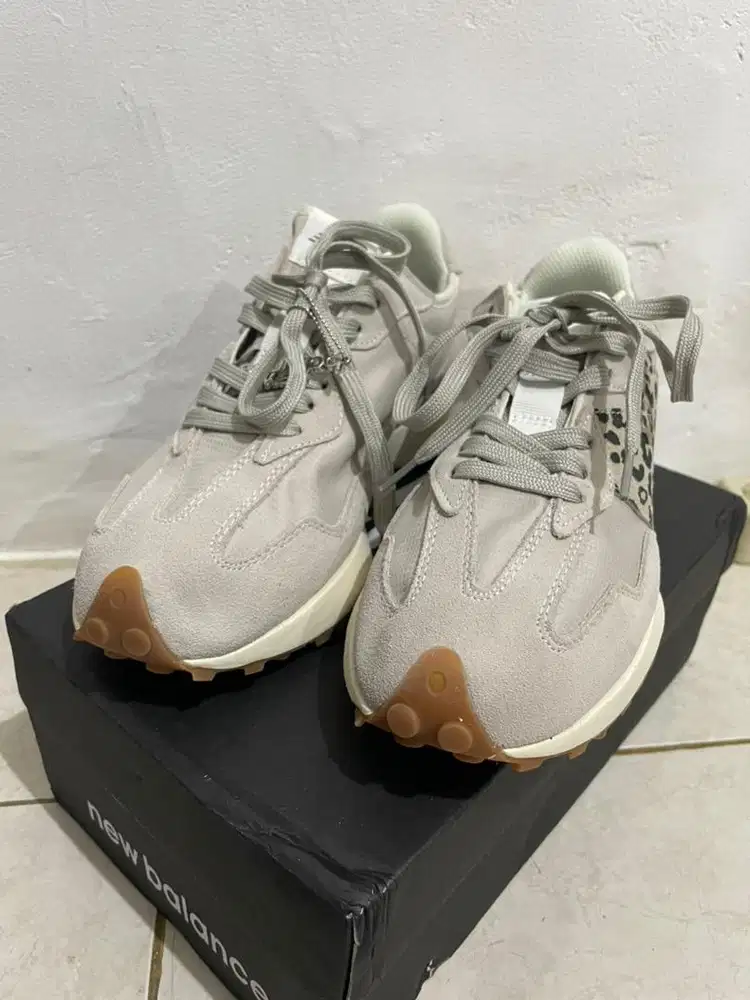 SEPATU LP SNEAKERS