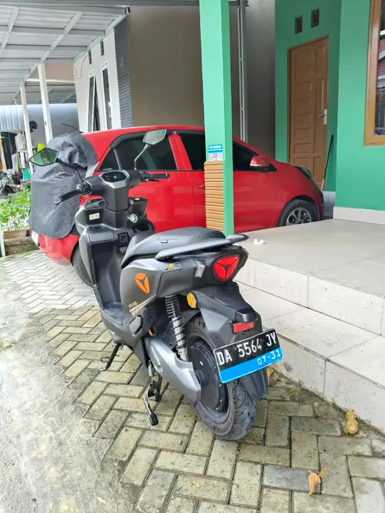 Yadea Velax H baru beli km 1000 perak