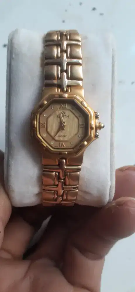 Jam tangan vintage gold