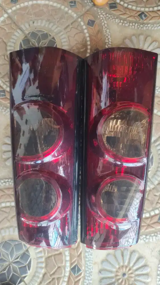 Barangkali ada yg minat lampu stop Avanza lama 2011