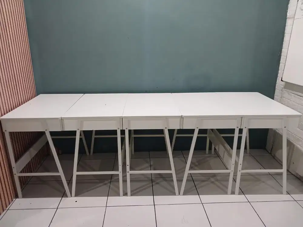 Meja dan Kursi informa