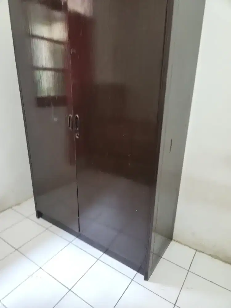 Lemari Jati Bekas ada 2