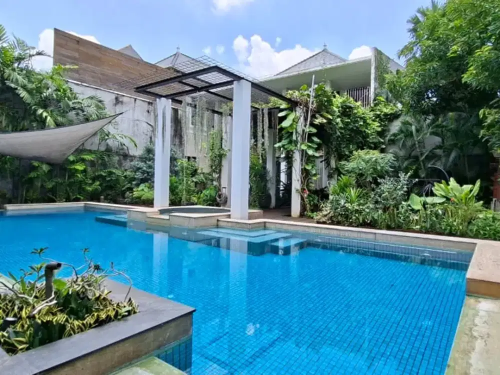 Dijual Rumah Fasilitas Kolam Renang di Cipete Kebayoran Baru DM-18007