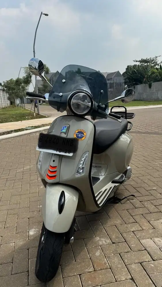 Vespa Primavera Beige 2023