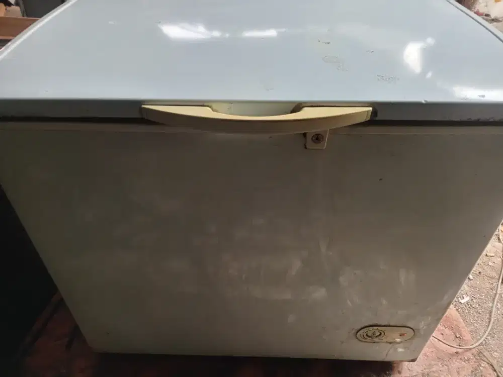 Di jual frezer box u300 Liter,normal siap pakai