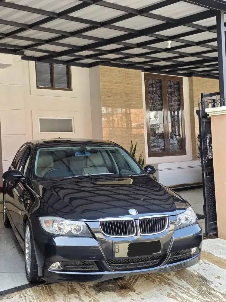 BMW E90 320i Executive (full option) AT tahun 2005