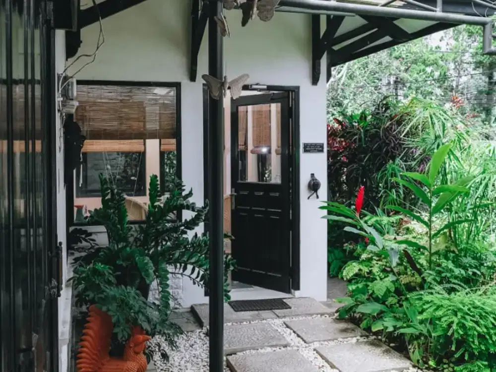 RUMAH VILLA ASRI TANAH LUAS DALAM KOMPLEK EKSKLUSIF di TLOGOMAS LOWOKWARU KOTA MALANG