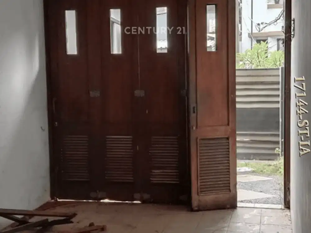 Rumah perlu renovasi di jual di sektor 9 Bintaro lokasi strategis