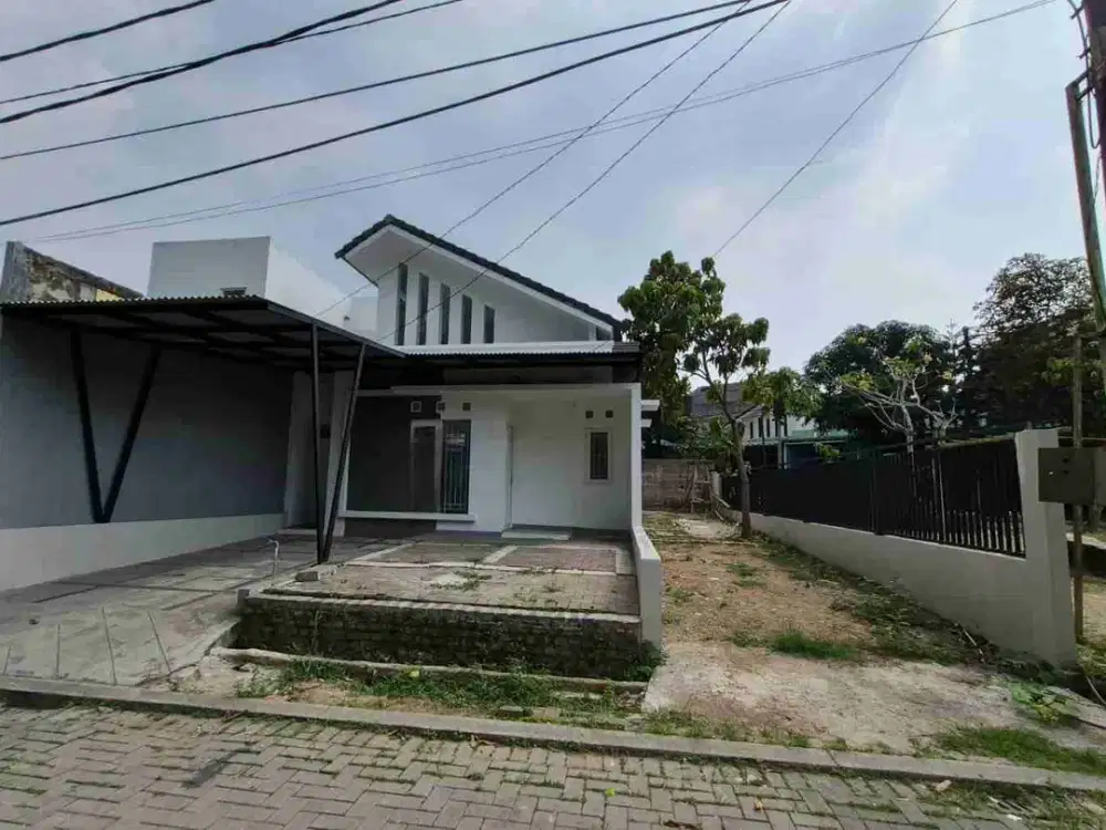 Disewakan Rumah Hoek Bersih, Rapi, siap Huni Cluster The Hills