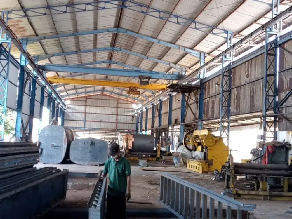 Jual gudang ex workshop ( bengkel besi ) di Waru (NN)
