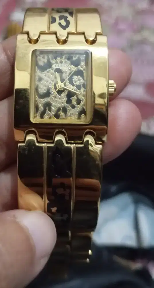 Jam Tangan Wanita Guess