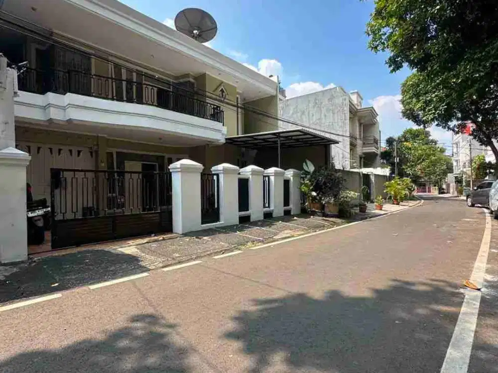 Bendungan Hilir Pejompongan Rumah Siap Huni Depan Taman