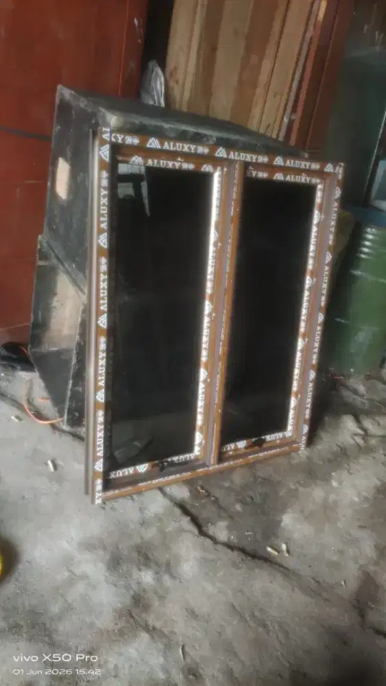 Kusen jendela dan pintu alumunium