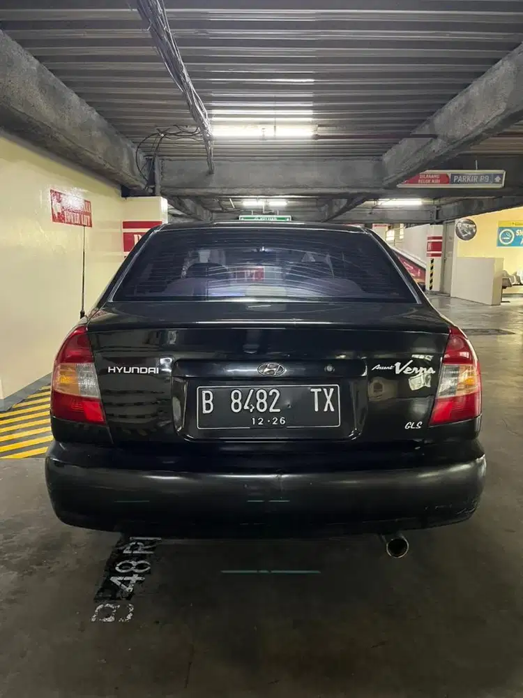 Sedan Hyundai Verna