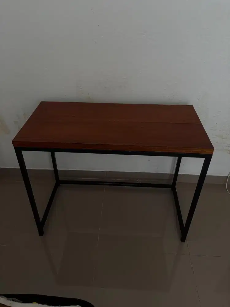 Meja Belajar / Meja Kerja Minimalis Kondisi Bagus