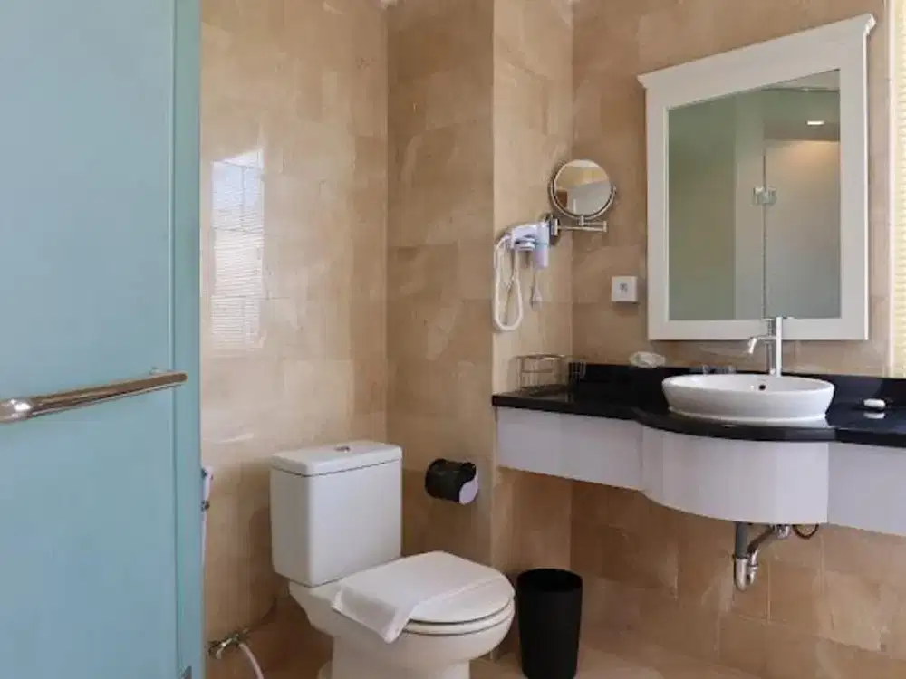 Dijual Hotel Bintang 4 di Jl. Otto Iskandar Dinata - Babakan Ciamis Sumur, Bandung