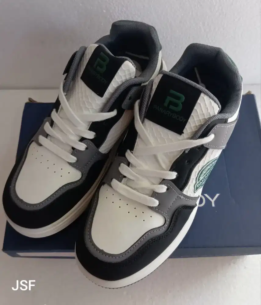 SEPATU OLAHRAGA KETS
