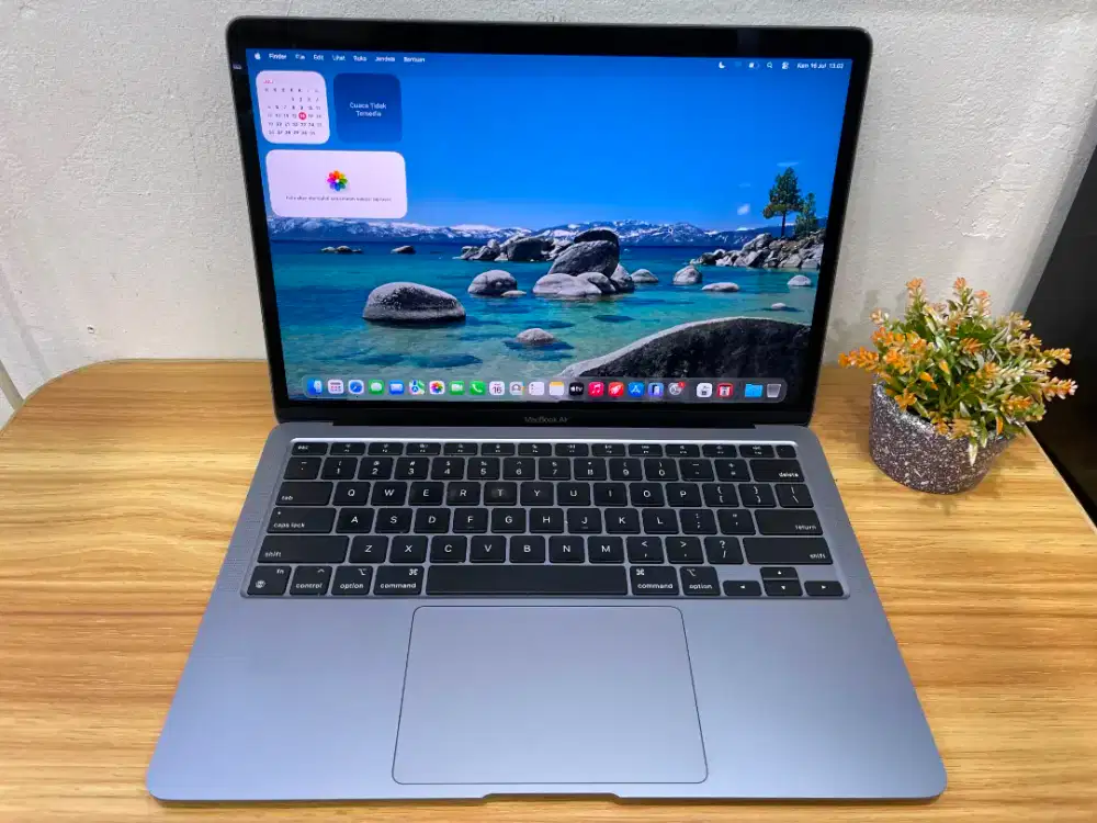 MacBook Air M1 13 2020 
Chip M1/RAM 8GB/SSD 128GB/CC 187 BH 86%