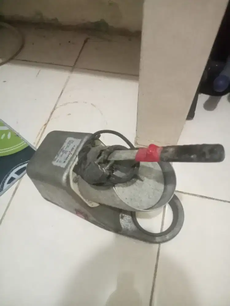 Alat pembuat es serut