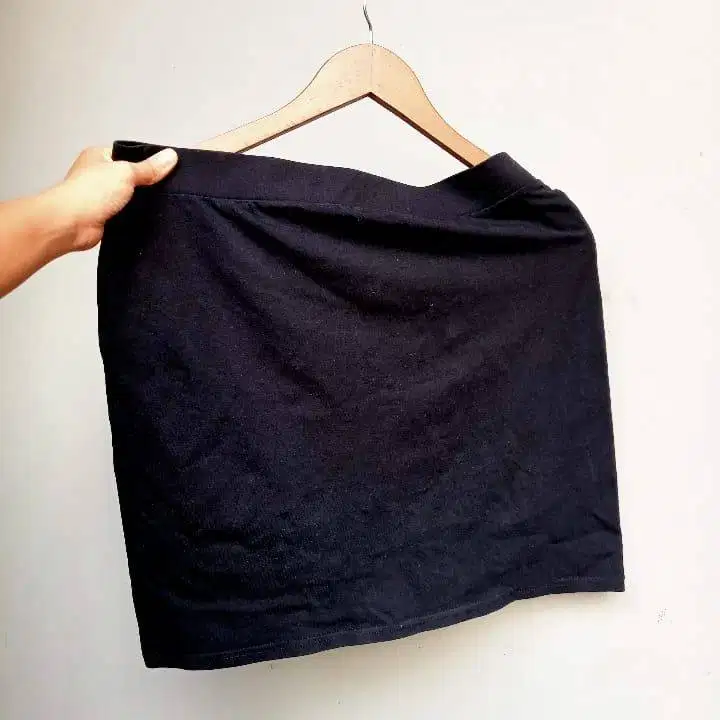 Rok Hitam H&M Basic Wanita