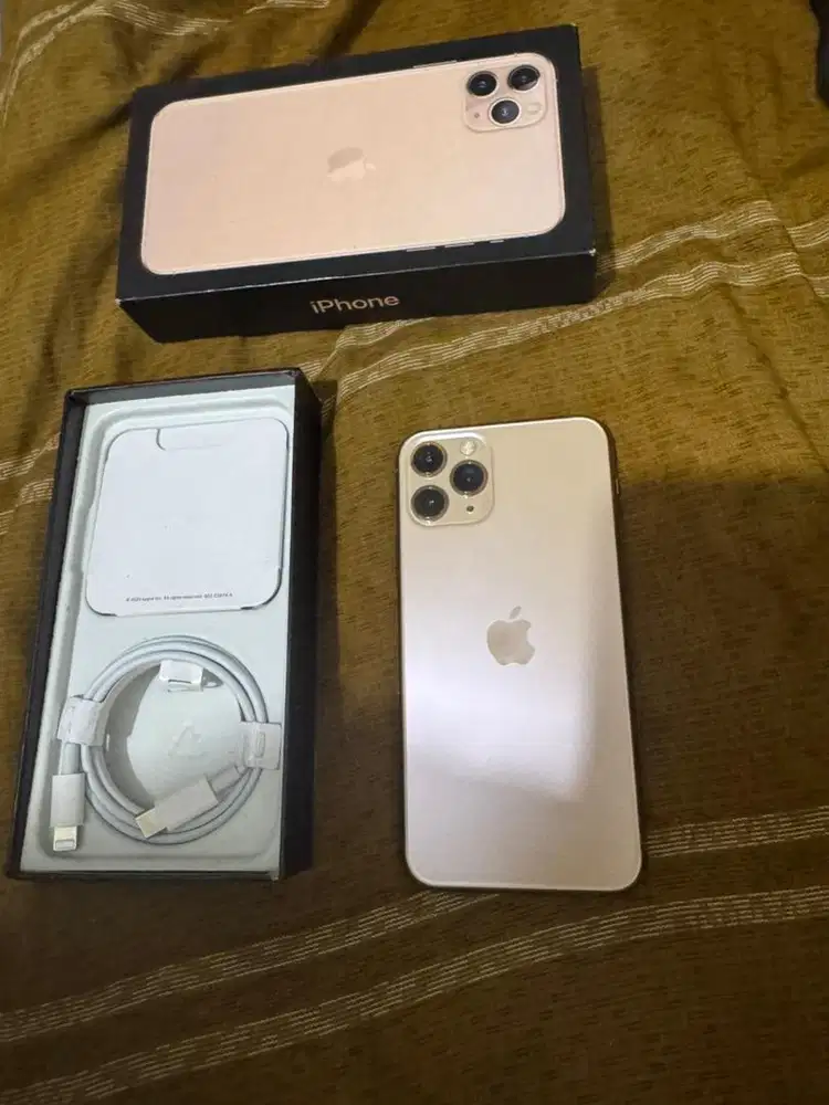 Iphone 11 pro 256gb cukup warna gold aja
