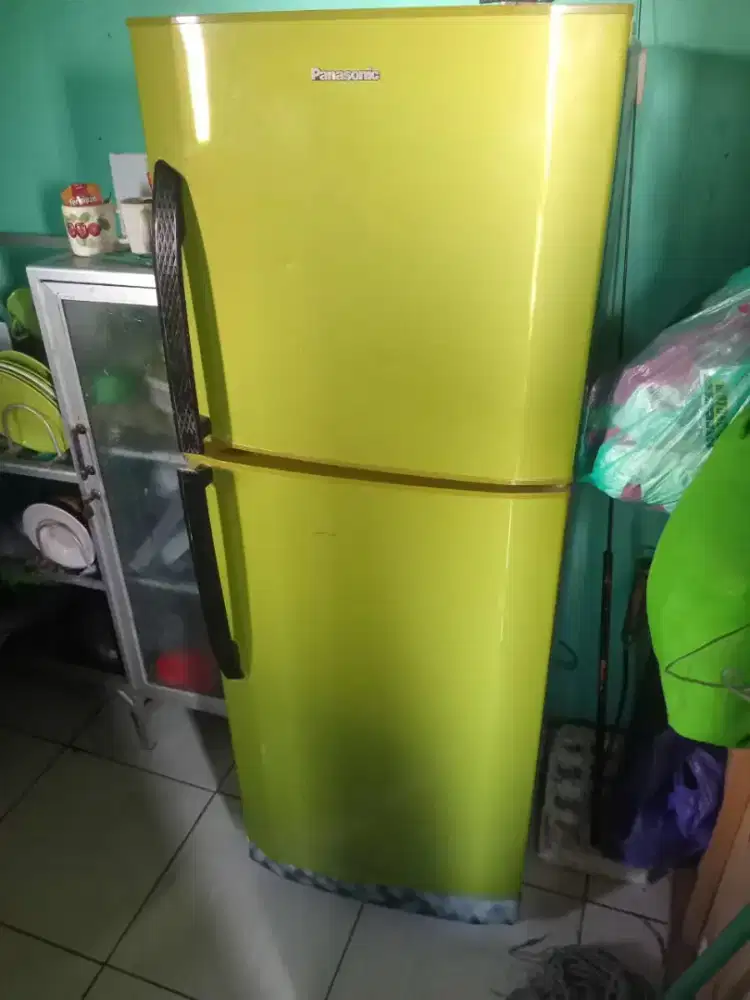 Dijual kulkas 2 pintu