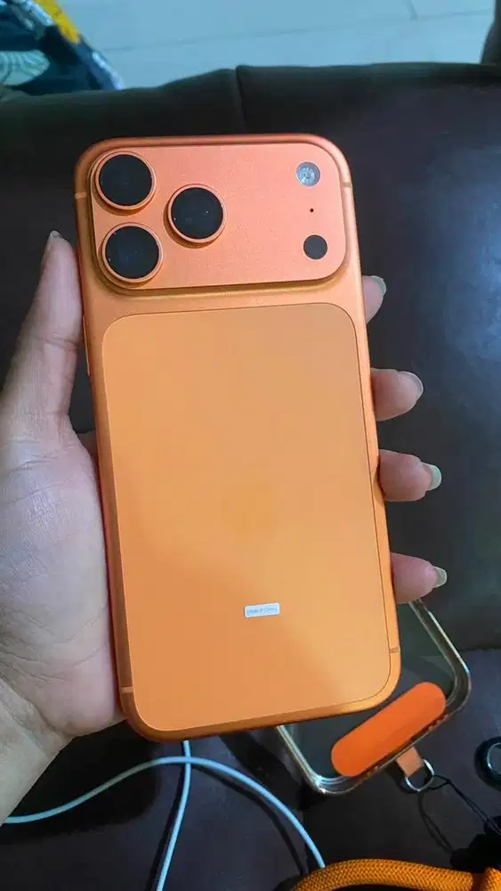 Iphone 17 PM orange