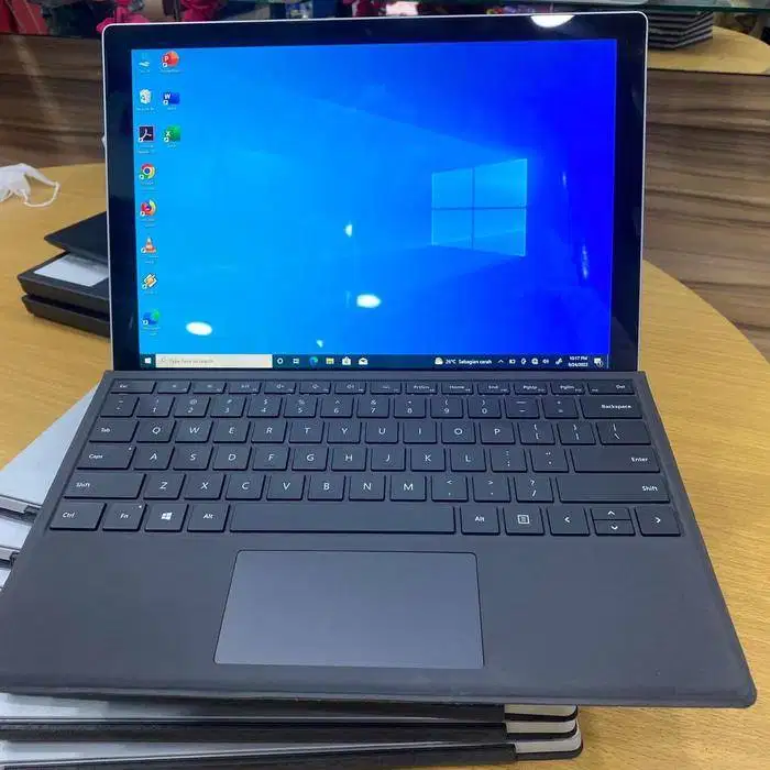 Microsoft Surface Pro 5 Core i5 include Keyboard Touchscreen *RVN