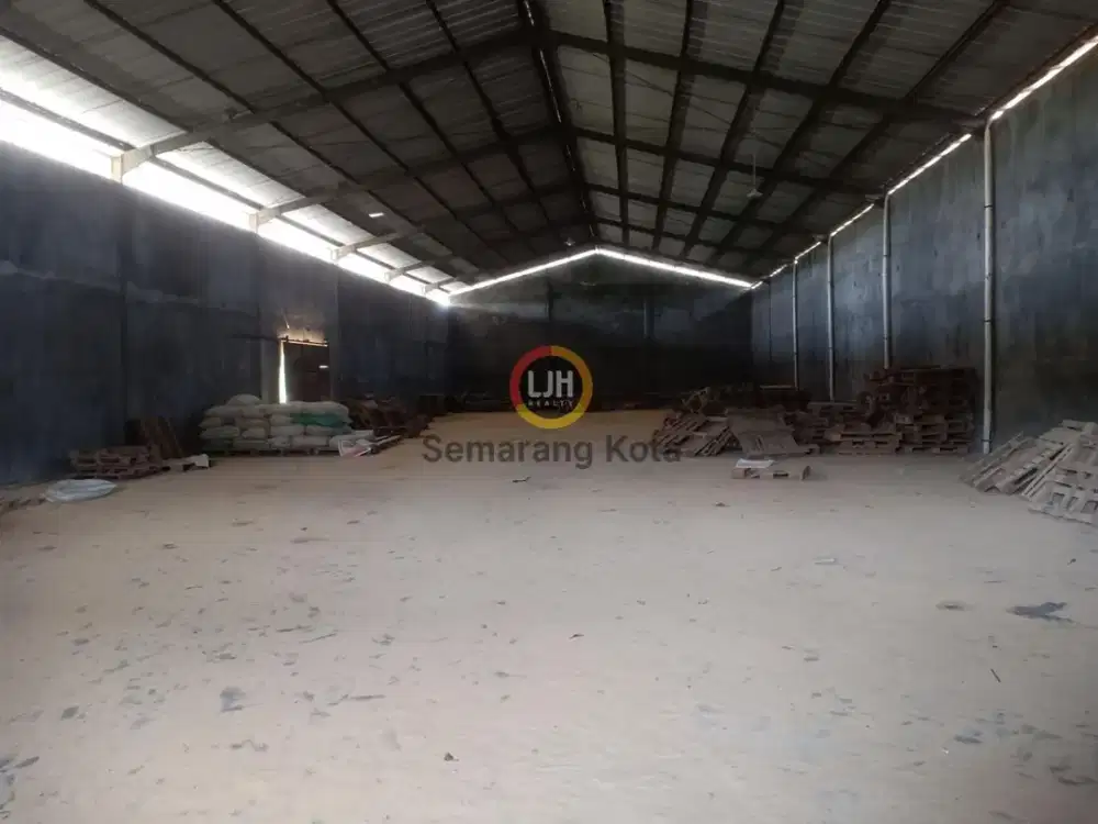 Gudang di daerah Gajah, Demak