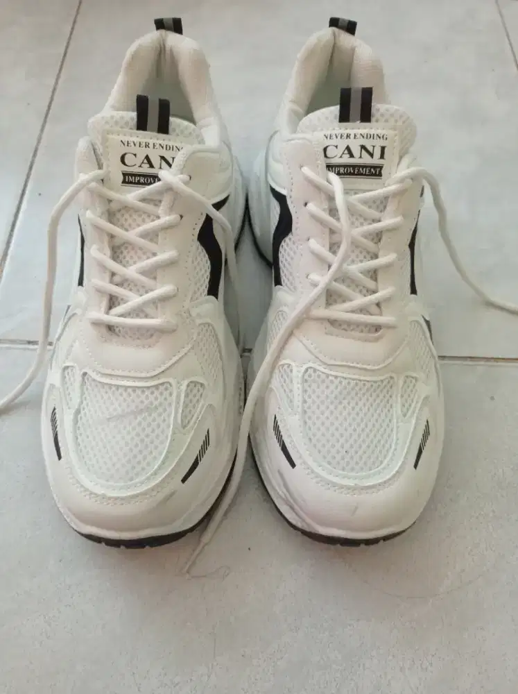 sepatu ukuran 42