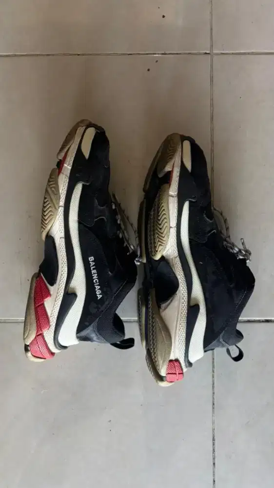 Sepatu Balenciaga Triple S Red Black