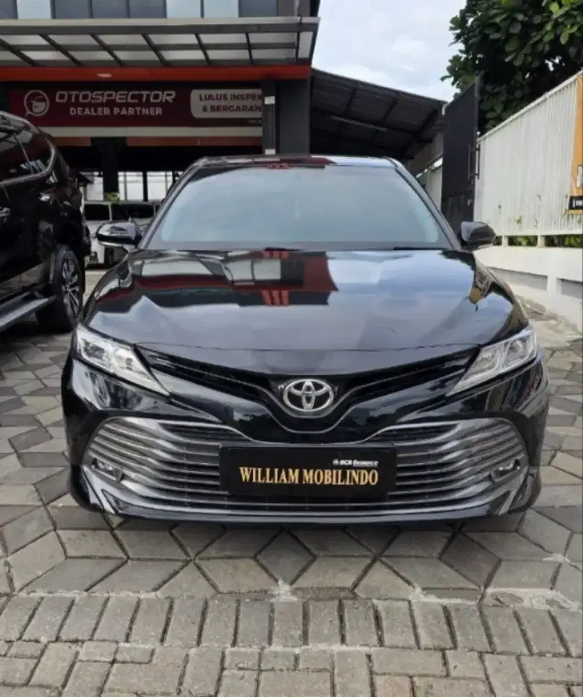Camry V 2.5 At 2020 Hitam
