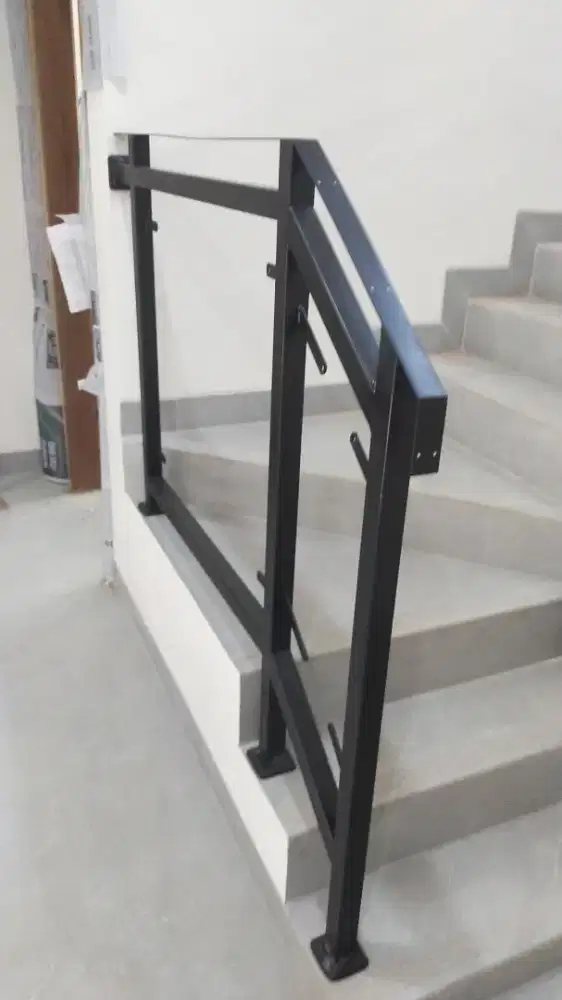 Pemasangan tangga dan balkon