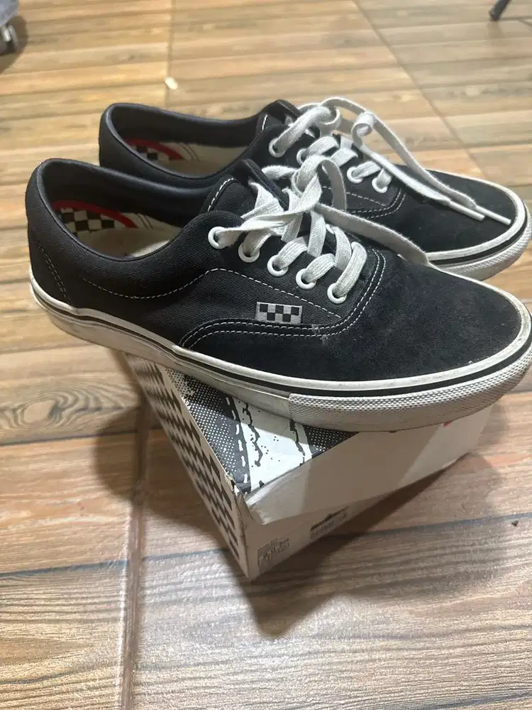 sepatu vans skate era