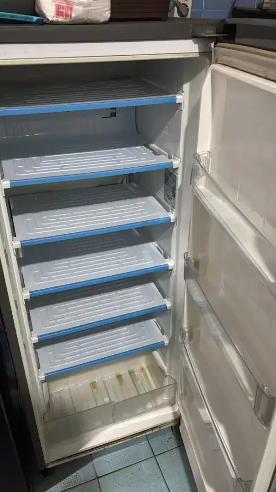 Di jual freezer