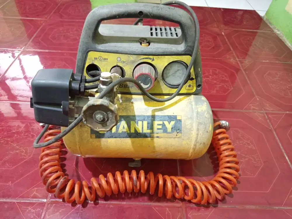 Kompresor Stanley 1,5 HP 8 Bar