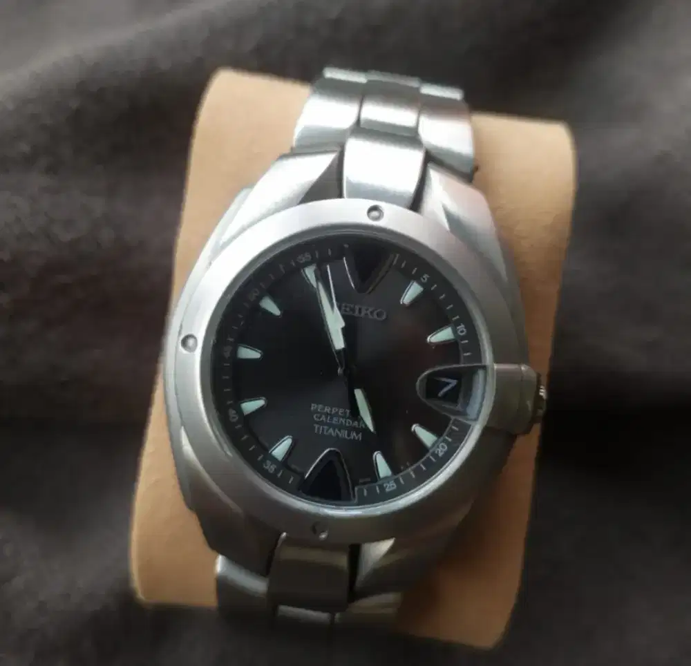 Seiko pria tintanium