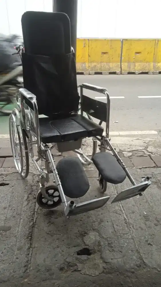 Kursi roda bekas bisa tidur bisa bab kaki bisa slonjoran