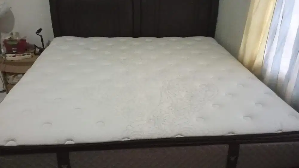 Tempat tidur lengkap merk Serta tipe medium, kondisi msh bagus