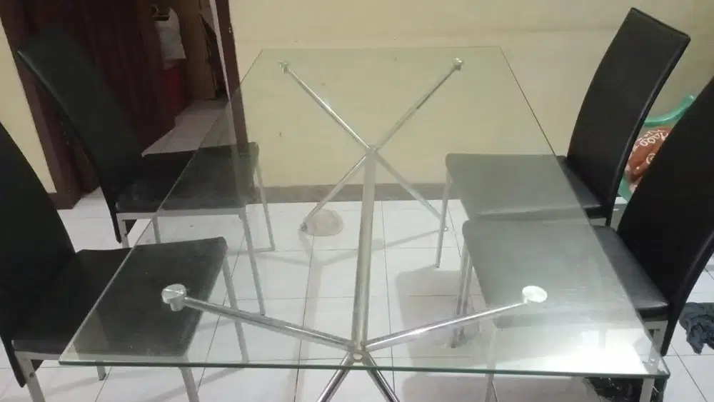 Meja makan temper glass 4 seater merk informa