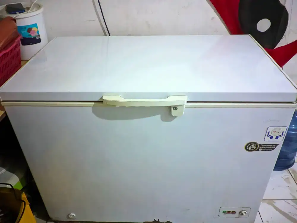 Freezer besar midea second