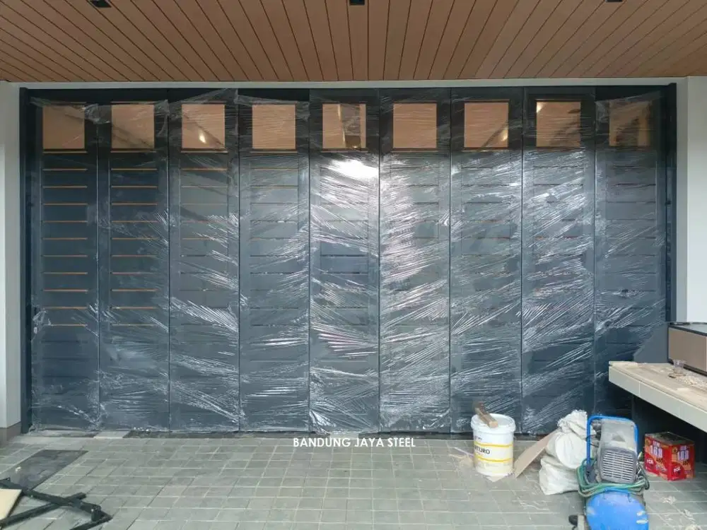 Pintu garasi modern sliding / lipat model beragam | bdg jaya steel