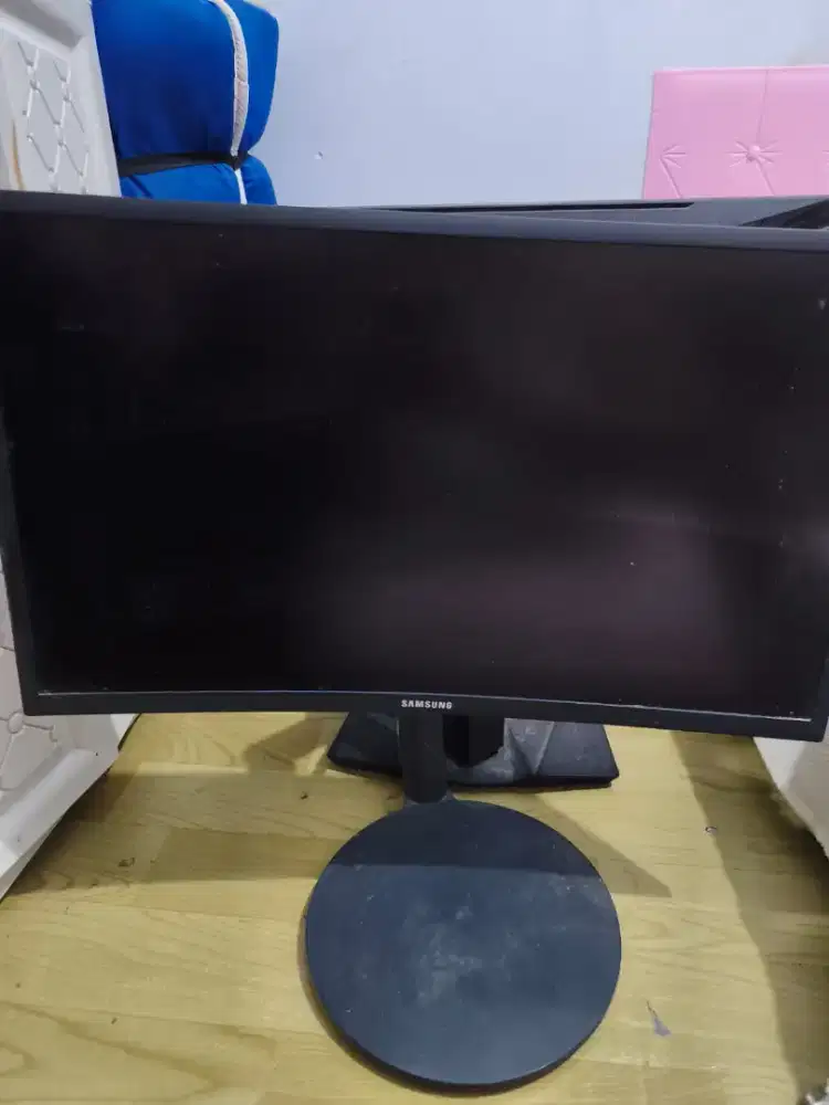 Samsung C24FG70 24 inch Curved Gaming Monitor